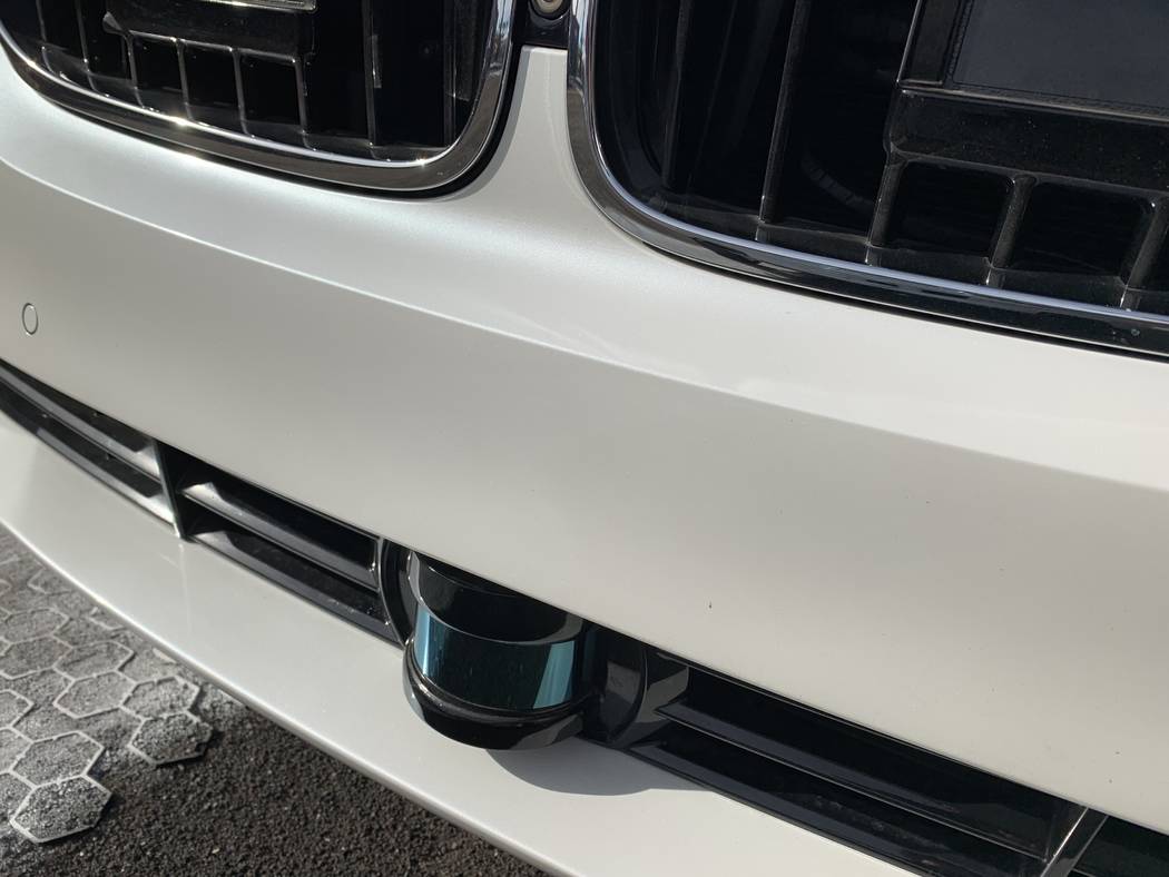 El BMW de conducción automática Aptiv en la plataforma Lyft, cuenta con un par de sensores LiDAR de largo alcance en la parrilla delantera, tres sensores de radar de escaneo electrónico y dos s ...