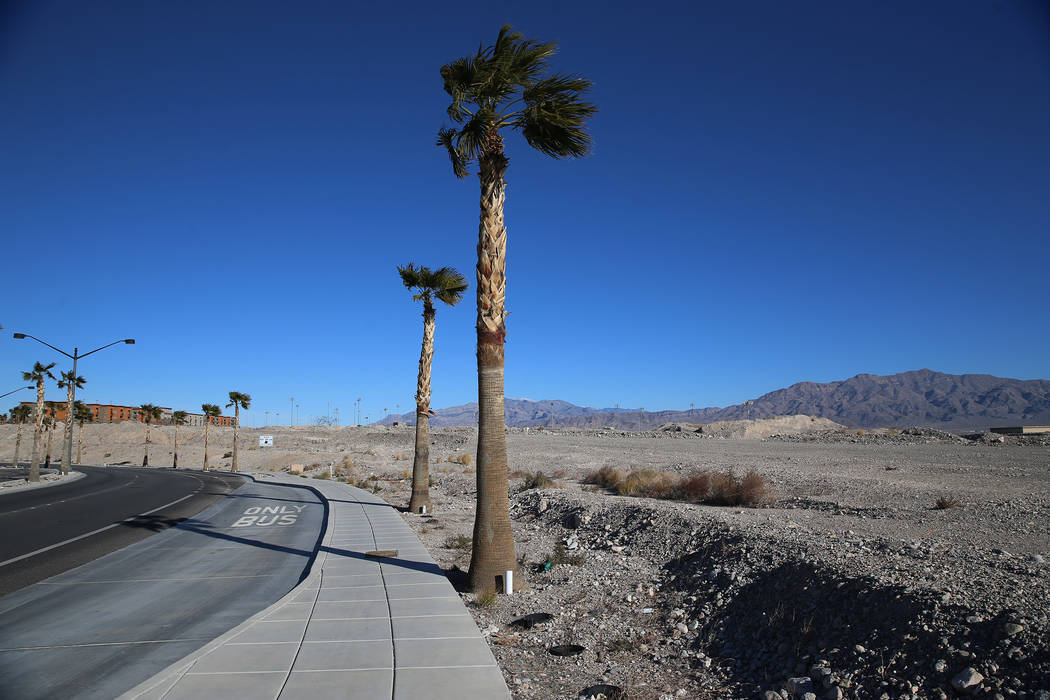 La esquina de Grand Montecito Parkway y Deer Springs Way en Las Vegas donde KB Home ha presentado planes para una vivienda de 60 acres, el martes 22 de enero de 2019. Erik Verduzco / Las Vegas Rev ...