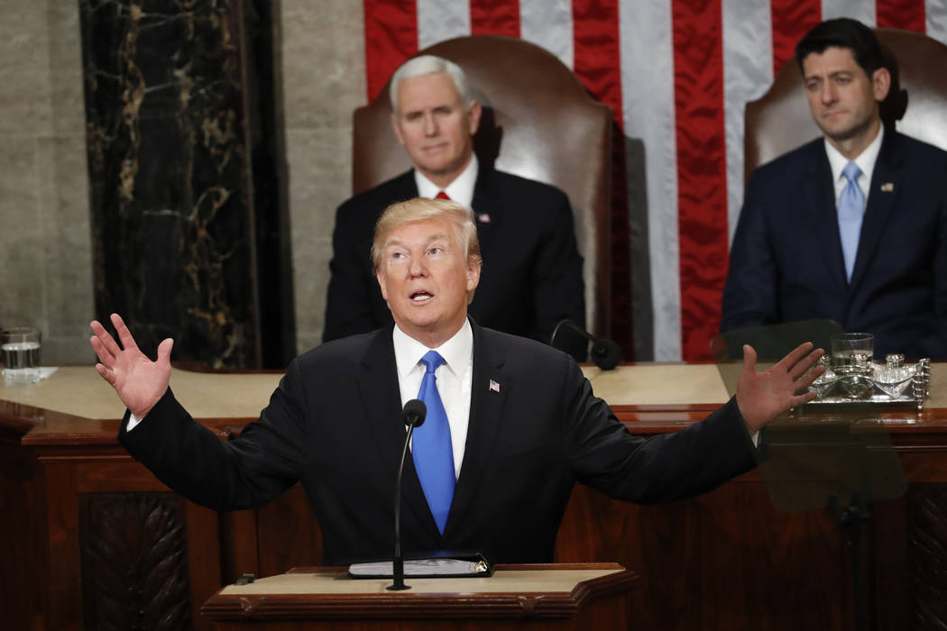 En esta foto de archivo del 30 de enero de 2018, el presidente Donald Trump pronuncia su discurso sobre el Estado de la Unión en una sesión conjunta del Congreso en el Capitolio en Washington. ( ...