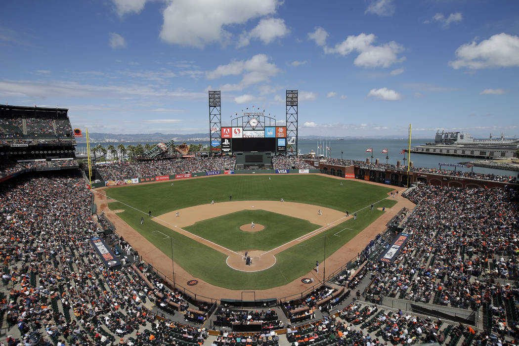 Esta foto de archivo del 15 de junio de 2016 muestra el AT&T Park desde una vista aérea mientras los Giants de San Francisco juegan contra los Milwaukee Brewers durante un juego de béisbol en Sa ...