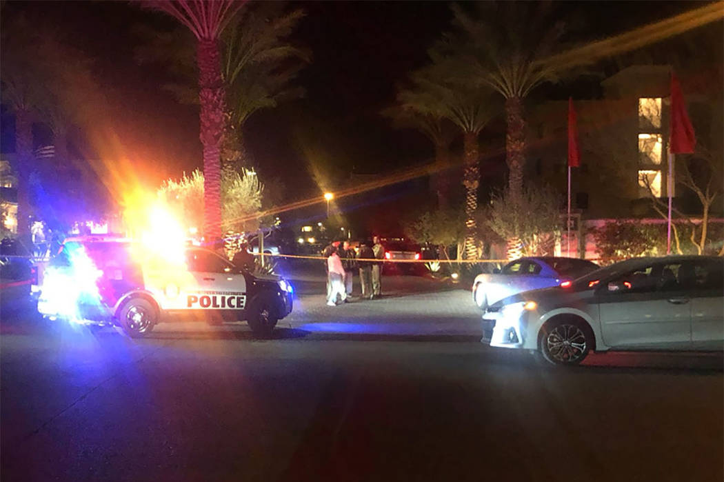 La policía de Las Vegas investiga un tiroteo fatal en la cuadra 6300 de South Riley Street el miércoles 6 de febrero de 2019. (Katelyn Newberg / Las Vegas Review-Journal)
