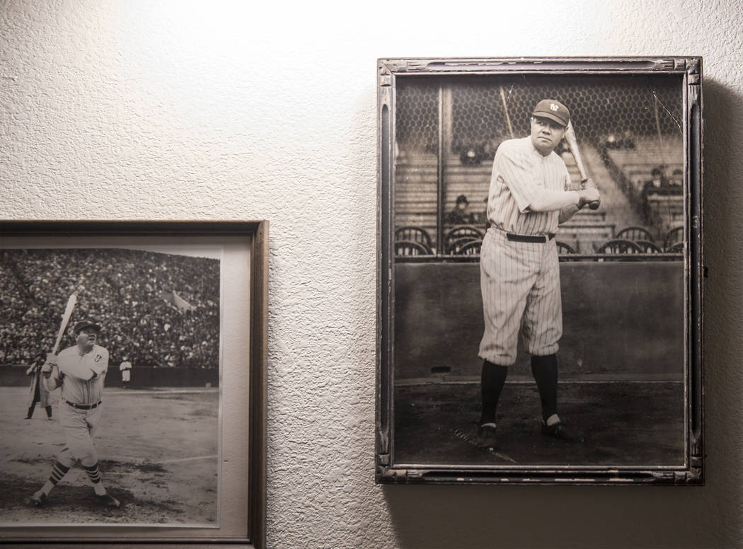Las fotos de Babe Ruth, beisbolista del Salón de la Fama de los Yankees de Nueva York, cuelgan en la pared de la casa de su nieto Tom Stevens el jueves 31 de enero de 2019, en Henderson. (Benjami ...