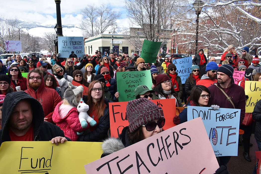 Profesores de Nevada participaron en la actividad ‘Red for Ed Day’ para pedir por más recursos en las aulas de clase. Lunes 18 de febrero de 2019 en la Legislatura de Nevada, en Carson City. ...