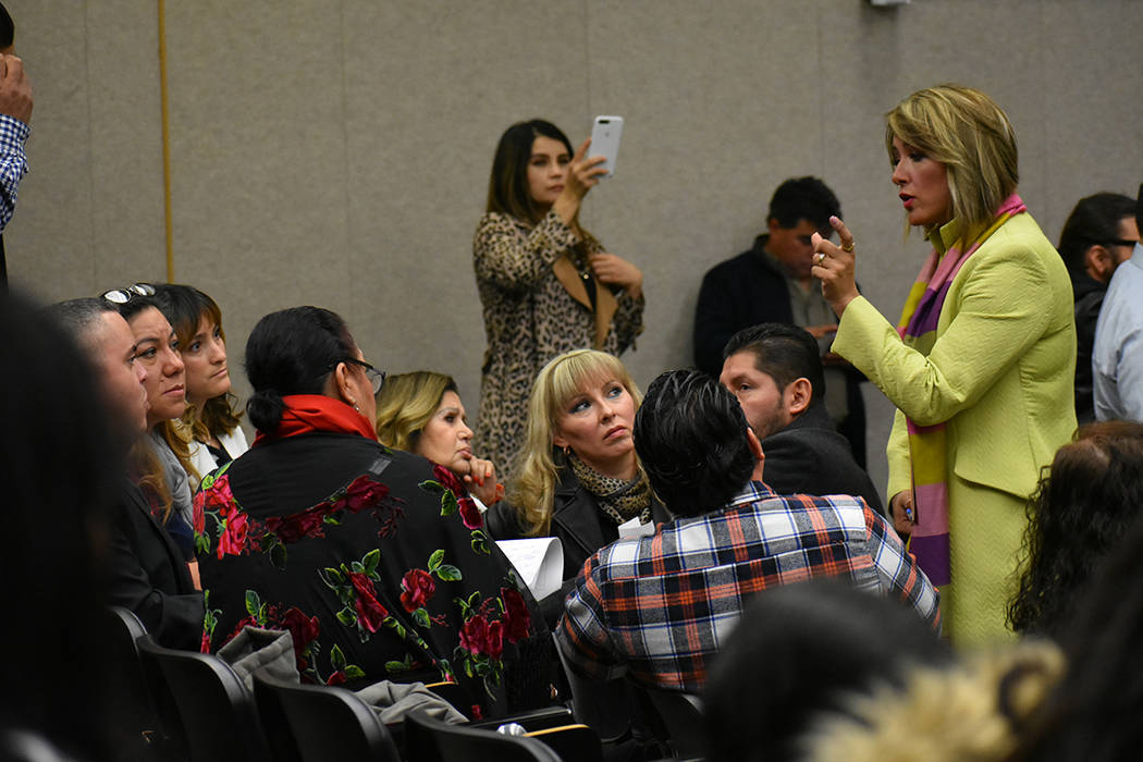 Los asistentes se dividieron en diferentes comités para abordar temas específicos, mientras que los legisladores mexicanos se acercaban a escucharlos. Sábado 23 de febrero de 2019 en UNLV. Foto ...