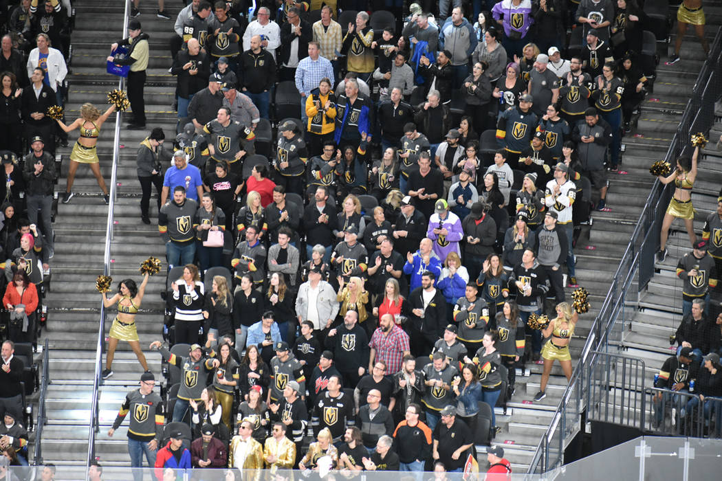 Los aficionados disfrutan de cada juego como local de los Golden Knights. Jueves 28 de febrero de 2019 en T-Mobile Arena. Foto Anthony Avellaneda / El Tiempo.