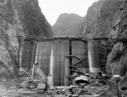 Construcción de la base de la presa Hoover. (Colecciones especiales de la UNLV)