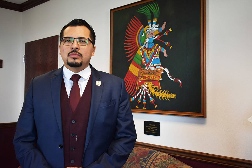 El asambleísta Edgar Flores se encuentra impulsando iniciativas que repercuten a la comunidad hispana. Lunes 18 de febrero de 2019 en la Legislatura de Nevada, en Carson City. Foto Anthony Avella ...
