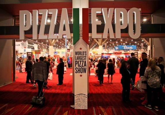 Congresistas en la Expo Internacional de Pizza en el Centro de Convenciones de Las Vegas el martes 5 de marzo de 2019. (K.M. Cannon / Las Vegas Review-Journal) @KMCannonPhoto