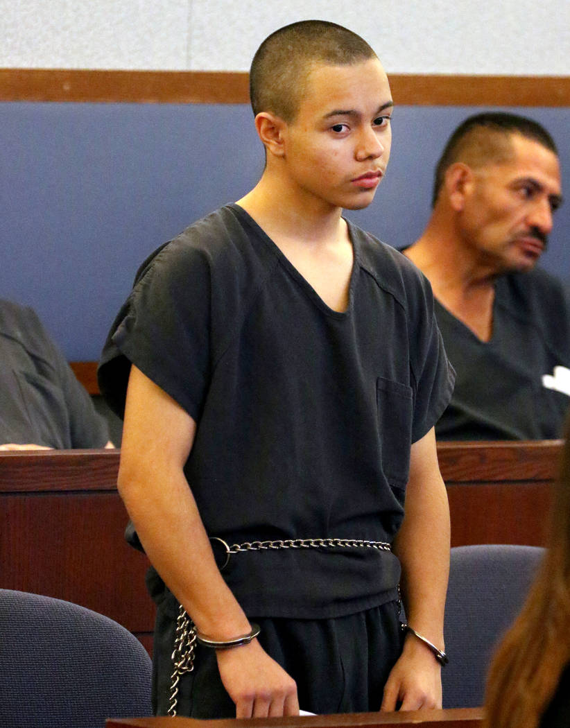 Miguel Magallón, de 14 años, comparece ante el tribunal en el Centro Regional de Justicia el miércoles 13 de marzo de 2019, en Las Vegas. Magallón fue arrestado bajo sospecha de asesinato en l ...