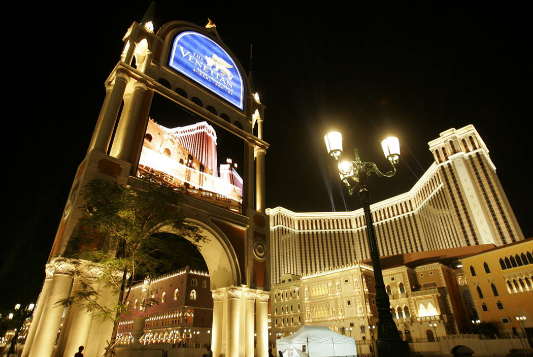 El Venetian Macao Resort Hotel se muestra en Macao. Los abogados del empresario de Hong Kong, Richard Suen y Las Vegas Sands Corp. no estuvieron de acuerdo el miércoles 13 de marzo de 2019 sobre ...