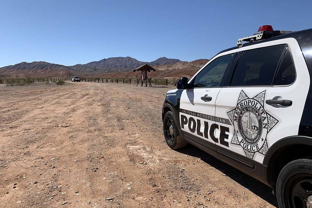La policía de Las Vegas está investigando después de que una persona fue encontrada muerta en circunstancias sospechosas en el desierto cerca del Área de Recreación Nacional del Lago Mead, el ...