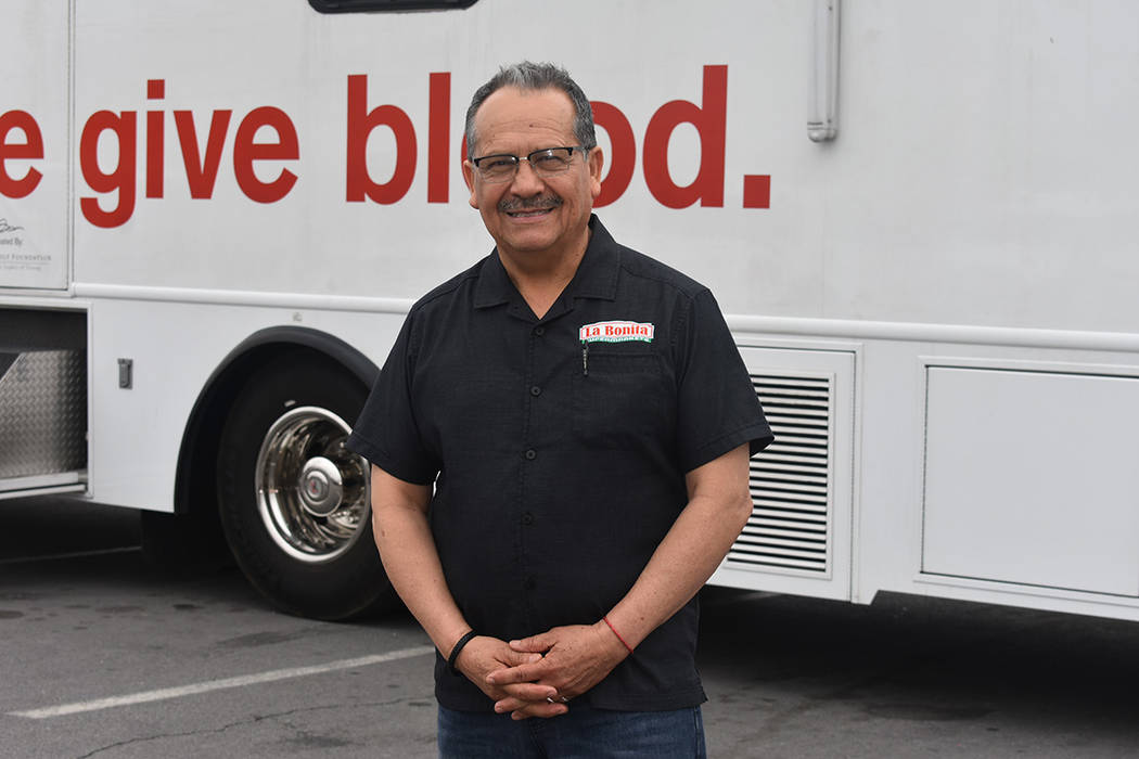 Víctor Flores, también conocido como ‘Mr. Wow’, acudió a La Bonita para donar sangre. Mi ...