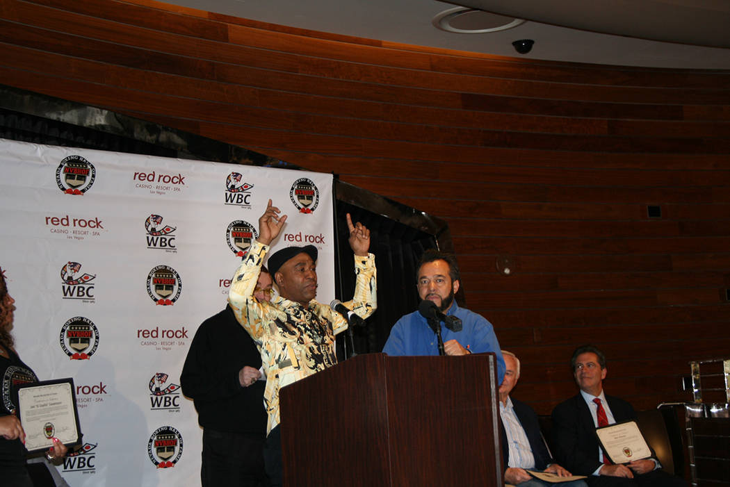 Joel “El Cepillo” Casamayor agradece su inducción al Salón de la Fama del Boxeo de Nevada ...