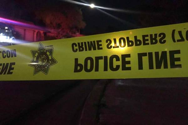 La policía de Las Vegas está investigando el asesinato de una persona y el aparente intento de suicidio de otra en el valle central. (Lukas Eggen / Las Vegas Review-Journal)