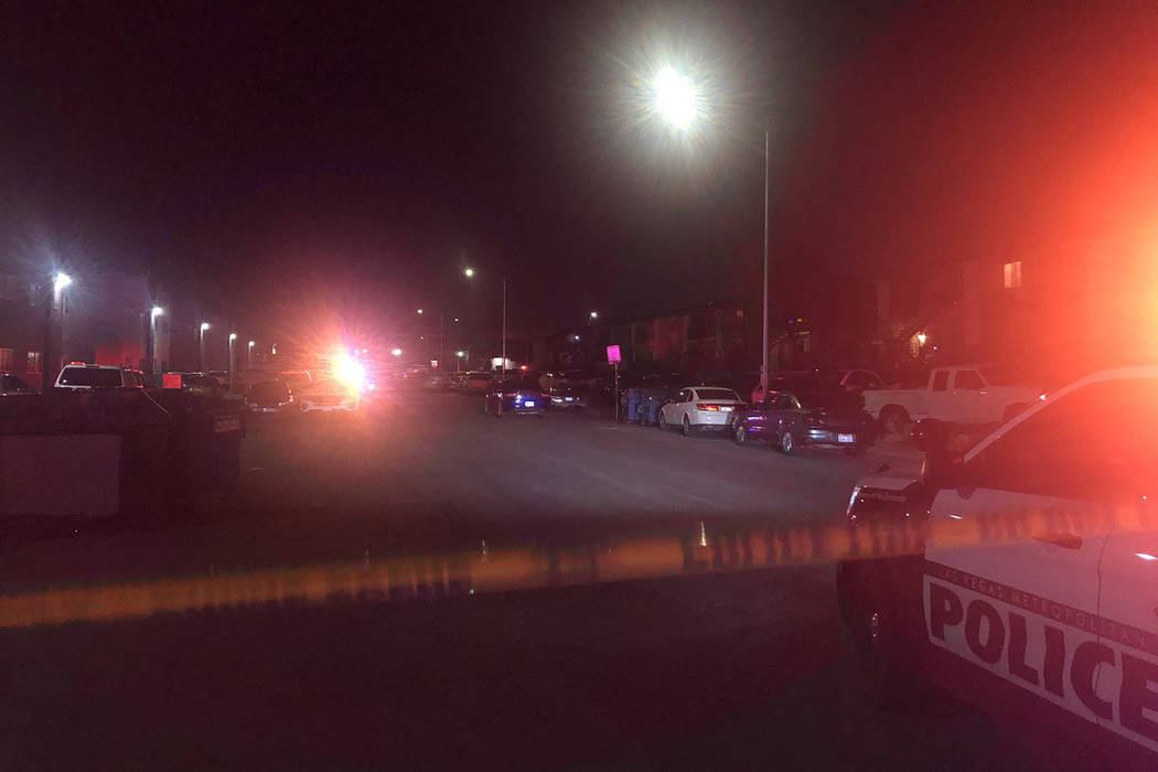 La policía de Las Vegas investiga un tiroteo mortal en la cuadra 600 de la calle 12, cerca de ...