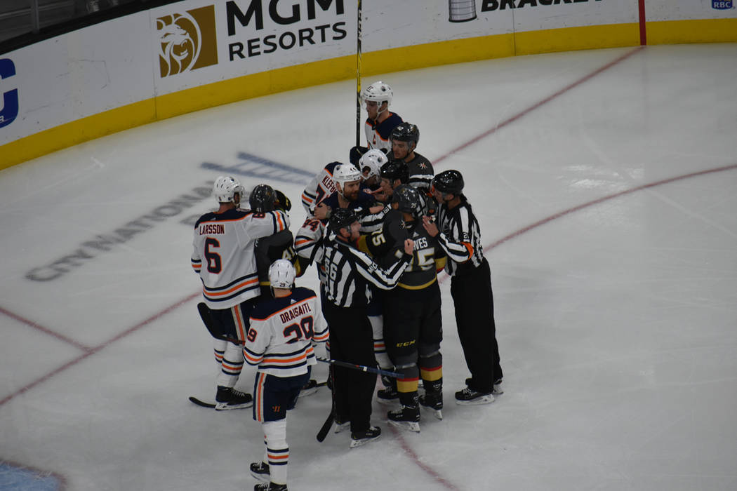 Vegas Golden Knights derrotaron 3-1 a Edmonton Oilers, en un juego donde ambos equipos fallaron ...