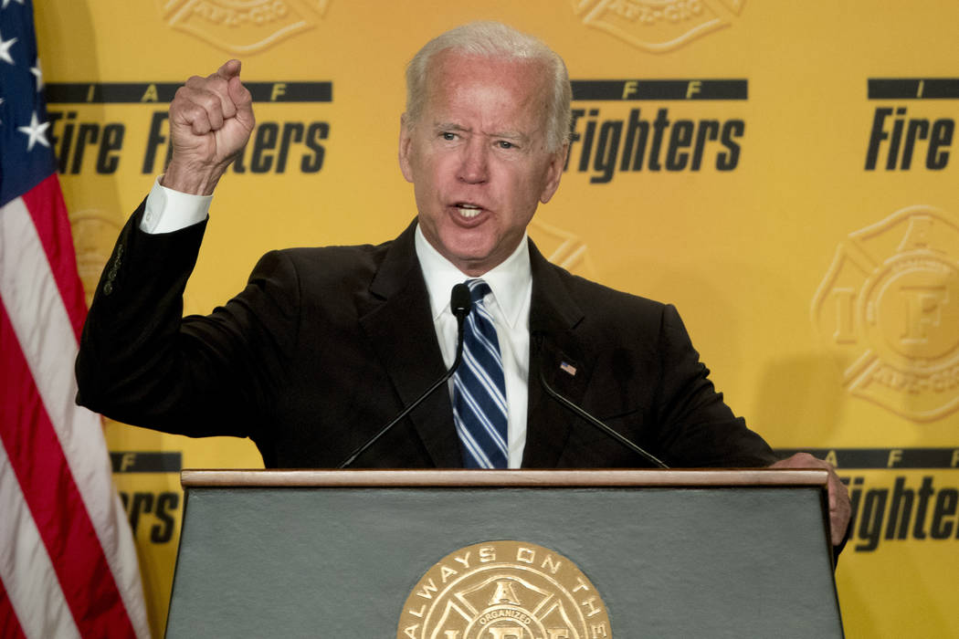 El ex vicepresidente, Joe Biden, habla con la Asociación Internacional de Bomberos en Hyatt Re ...