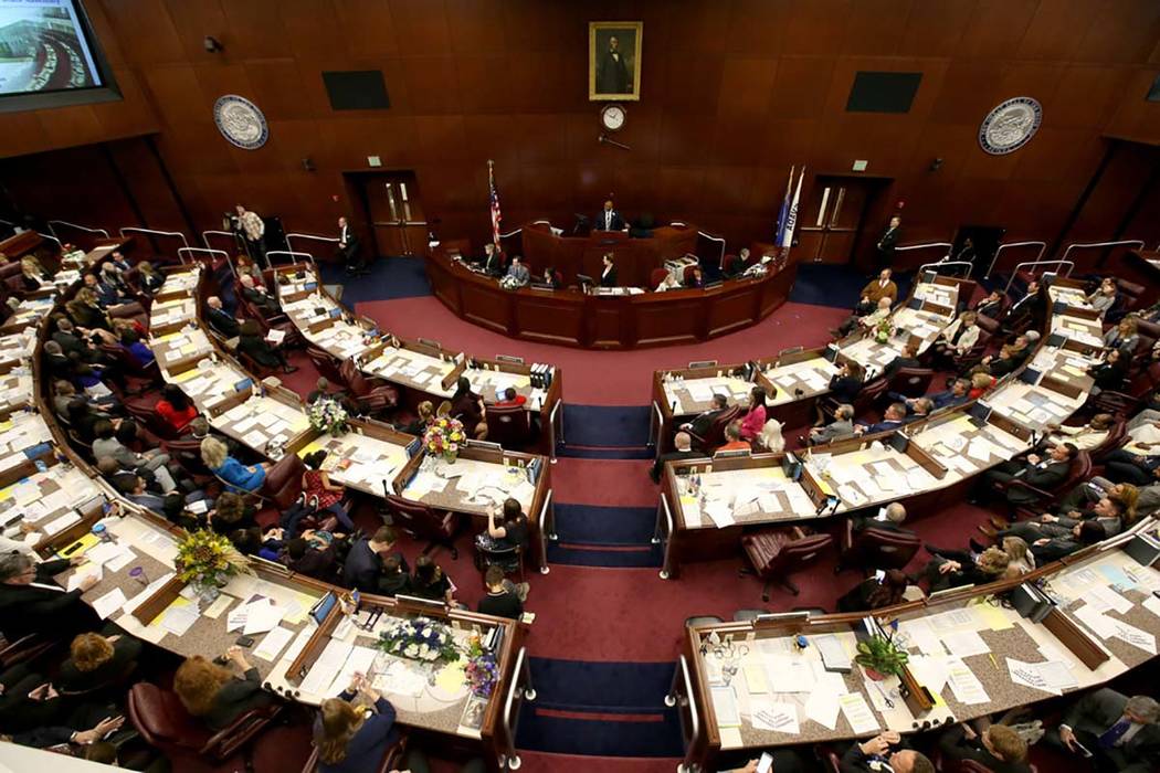 El orador Jason Frierson, D-Las Vegas, preside la Asamblea Legislativa en Carson City el primer ...
