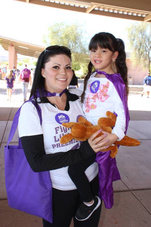 La pequeña Rosalía, nació pesando 1 libra y 5 onzas, asiste al evento con su madre Anahí pa ...