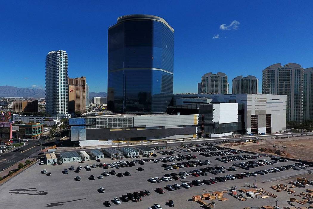 Vista aérea de The Drew Las Vegas, anteriormente el Fontainebleau, como se vio el viernes 22 d ...