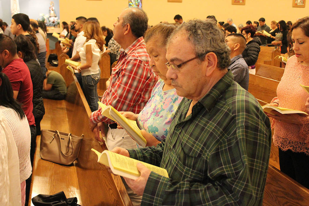 La comunidad ha buscado mantener sus tradiciones en su misma lengua y en la iglesia Santa Ana o ...