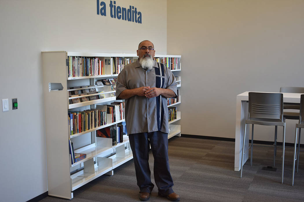 Área de libros usados “La Tiendita”. Lunes 22 de abril de 2019 en La Biblioteca East Las V ...