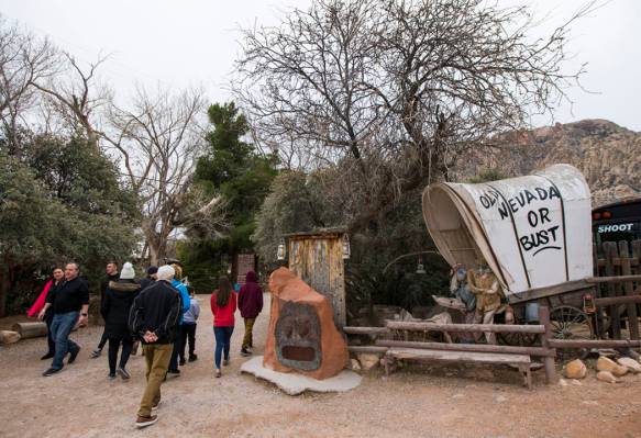 Los visitantes llegan a Bonnie Springs Ranch fuera de Las Vegas, el sábado 12 de enero de 2019 ...