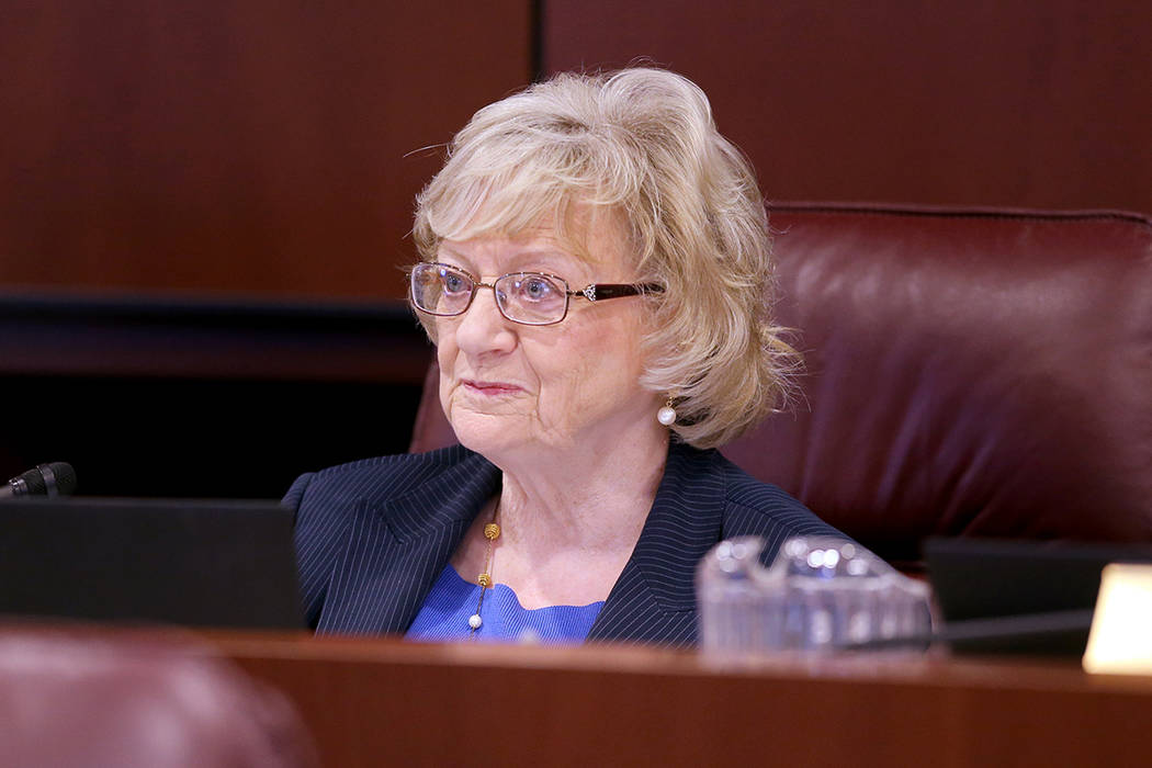 La senadora Joyce Woodhouse, demócrata por Henderson, dirige una reunión conjunta del Comité ...