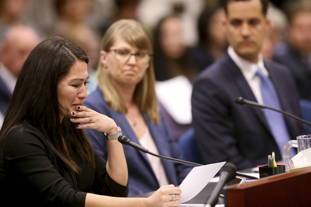 La asambleísta Sandra Jauregui, demócrata por Las Vegas, da testimonio de una reunión conjun ...