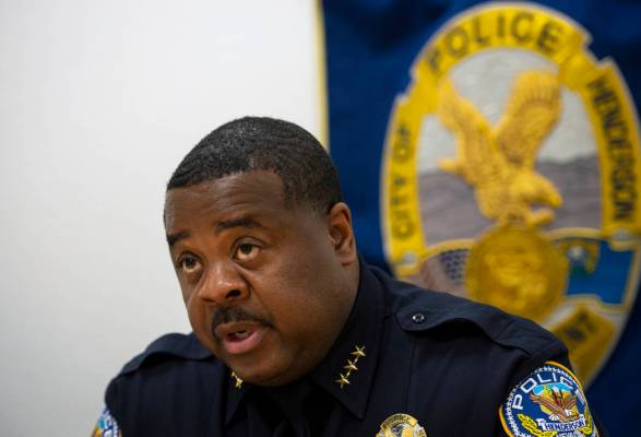 El jefe interino del Departamento de Policía de Henderson, Thedrick Andres, habla durante una ...