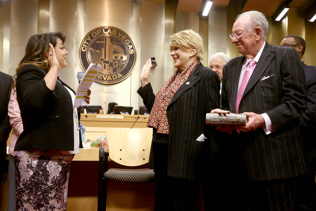 La alcaldesa de Las Vegas, Carolyn Goodman, asumió su tercer y último mandato durante una reu ...
