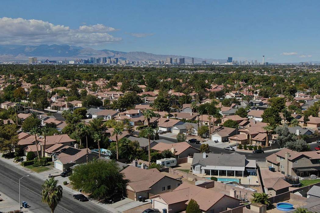 Los precios de las casas en Las Vegas subieron a su ritmo más lento en siete años en abril. ( ...