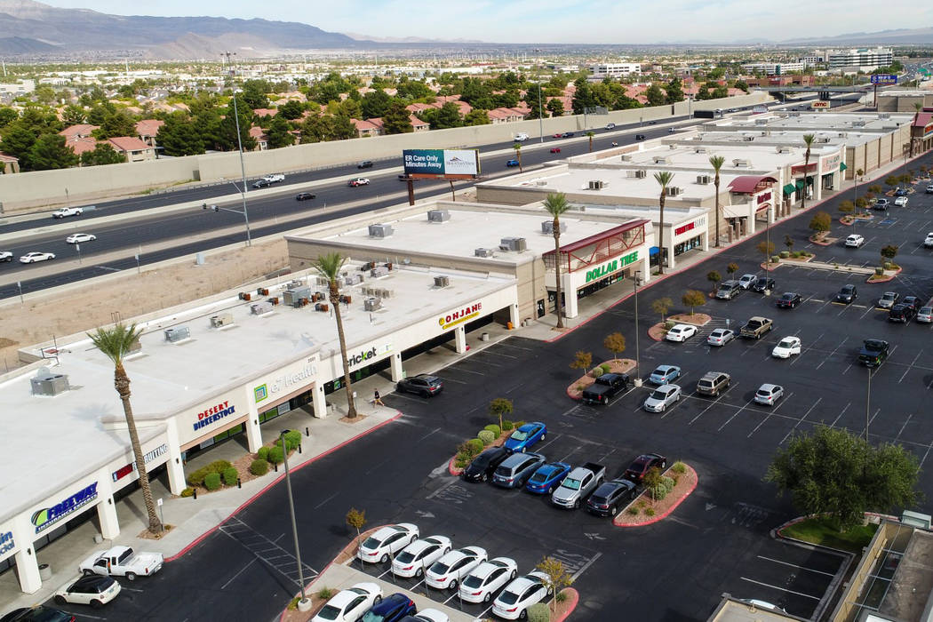 Pebb Enterprises anunció que compró el centro comercial Rainbow Promenade de Las Vegas, que s ...