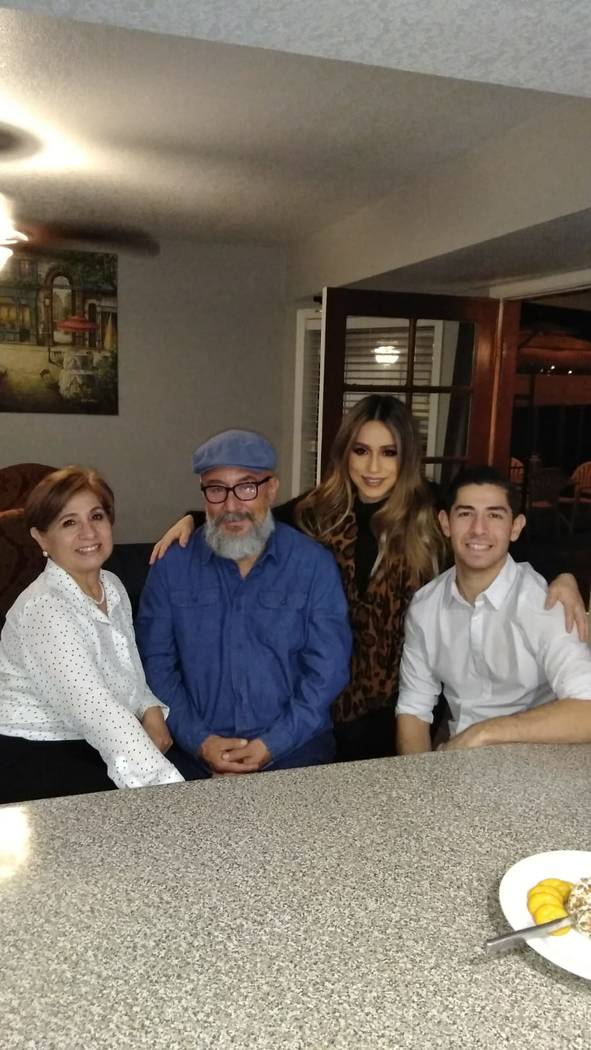 Jesús Toloza, al centro, radicaba en Las Vegas desde hace 15 años junto a su familia. Foto Co ...