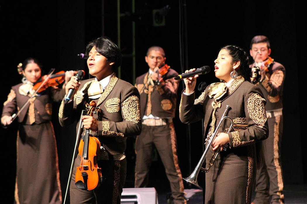 Solo en secundarias del CCSD son más de 5 mil los alumnos inscritos a clases de mariachi. Sáb ...