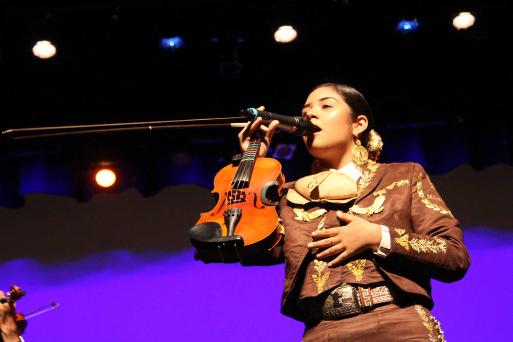 Solo en secundarias del CCSD son más de 5 mil los alumnos inscritos a clases de mariachi. Sáb ...