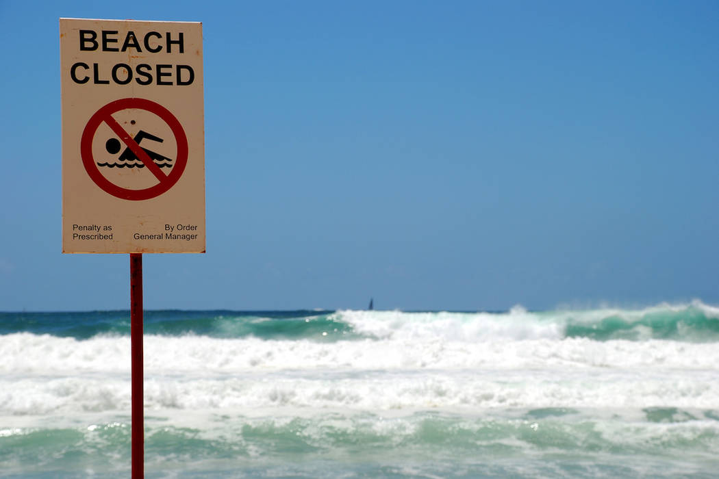 Letrero de playa cerrada. (Getty Images)