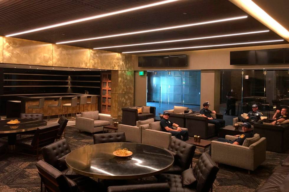 En este jueves, 26 de abril de 2018, la foto muestra una suite en el nivel Club en el Banc of C ...