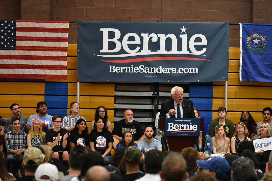 Bernie Sanders busca el apoyo de los habitantes de Las Vegas para lograr la nominación demócr ...