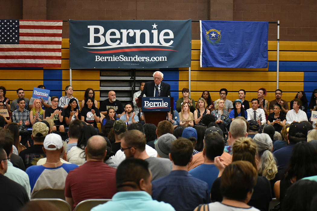 Bernie Sanders busca el apoyo de los habitantes de Las Vegas para lograr la nominación demócr ...