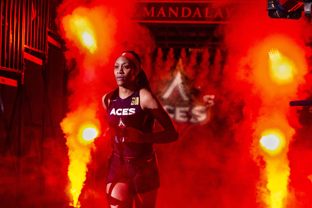 A'ja Wilson (22) de Las Vegas Aces se presenta antes de que el equipo se enfrente a Los Ángeles Sparks, en un partido de baloncesto de la WNBA en el Mandalay Bay Events Center, el domingo 26 de mayo de 2019, en Las Vegas. (Foto L.E. Baskow / Las Vegas Review-Journal)