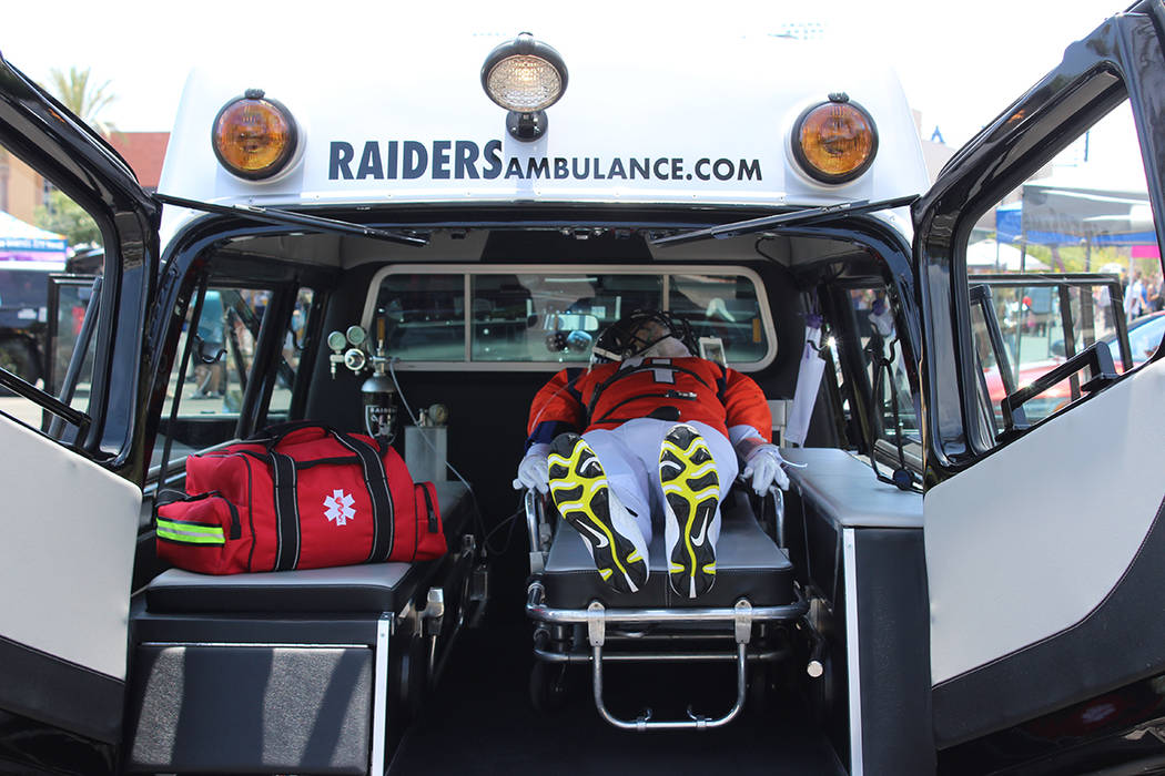 La Ambulancia Raiders, fue exhibida durante el evento y se explicó que en los 70as estuvo en s ...