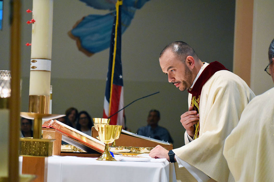 Con una solemne Misa de Acción de Gracias el sacerdote Miguel Corral celebró un año de servi ...