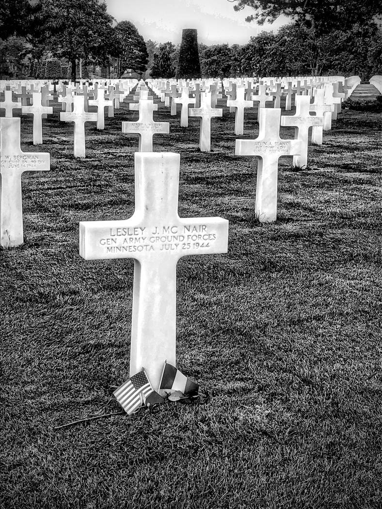 El cementerio estadounidense en la playa de Omaha, Normandía, Francia, 4 de junio de 2019. (Ba ...
