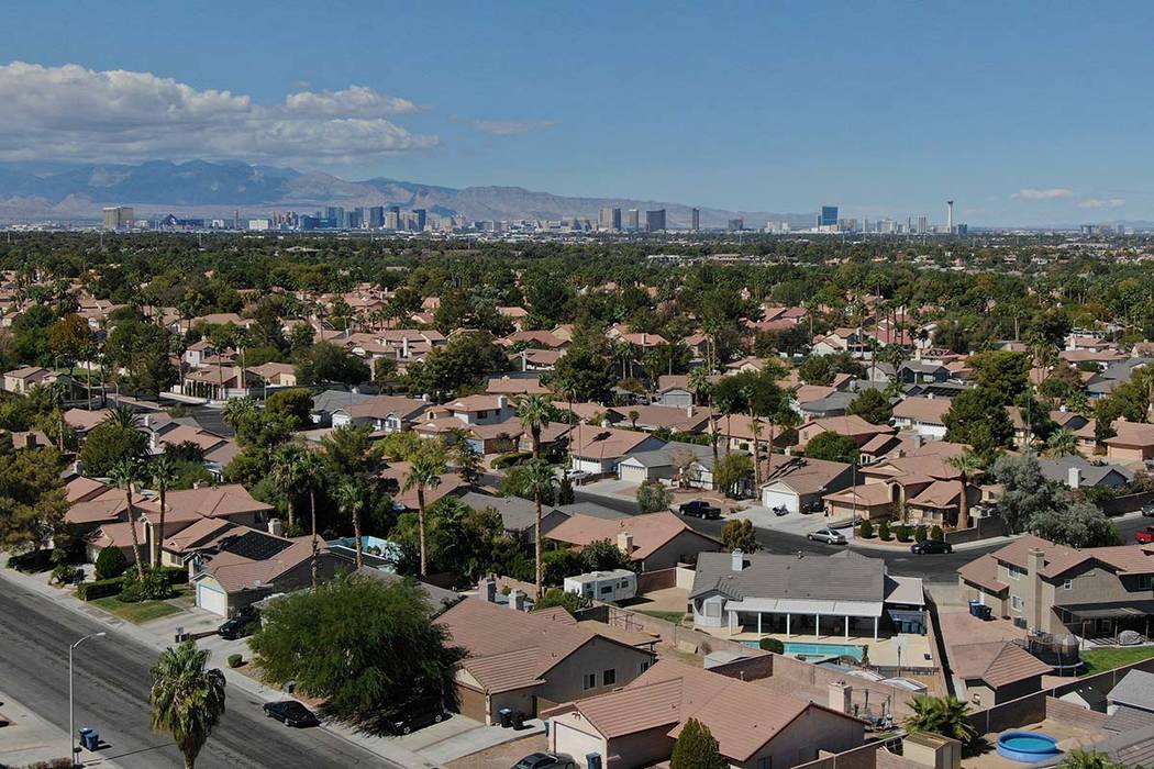 El precio de venta promedio de las viviendas unifamiliares de propiedad anterior fue de 300 mil ...