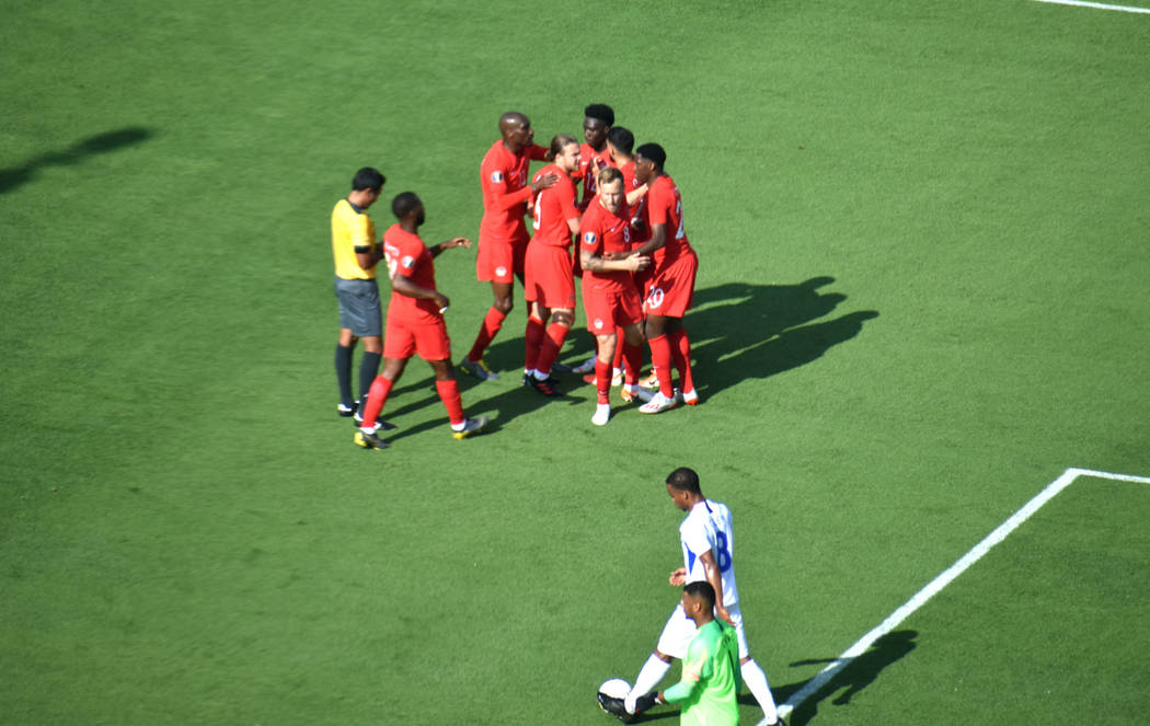 La Selección de Canadá festeja el primer gol del partido ante Martinica. Sábado 15 de junio ...