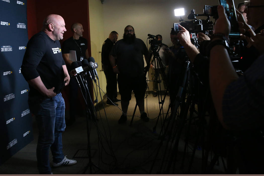 El presidente de Ultimate Fighting Championship, Dana White, habla con los medios sobre la sema ...