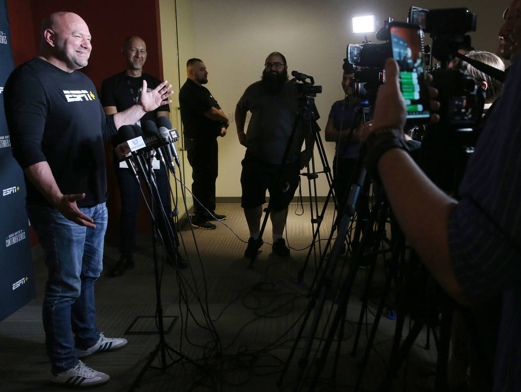 El presidente de Ultimate Fighting Championship, Dana White, habla con los medios sobre la sema ...