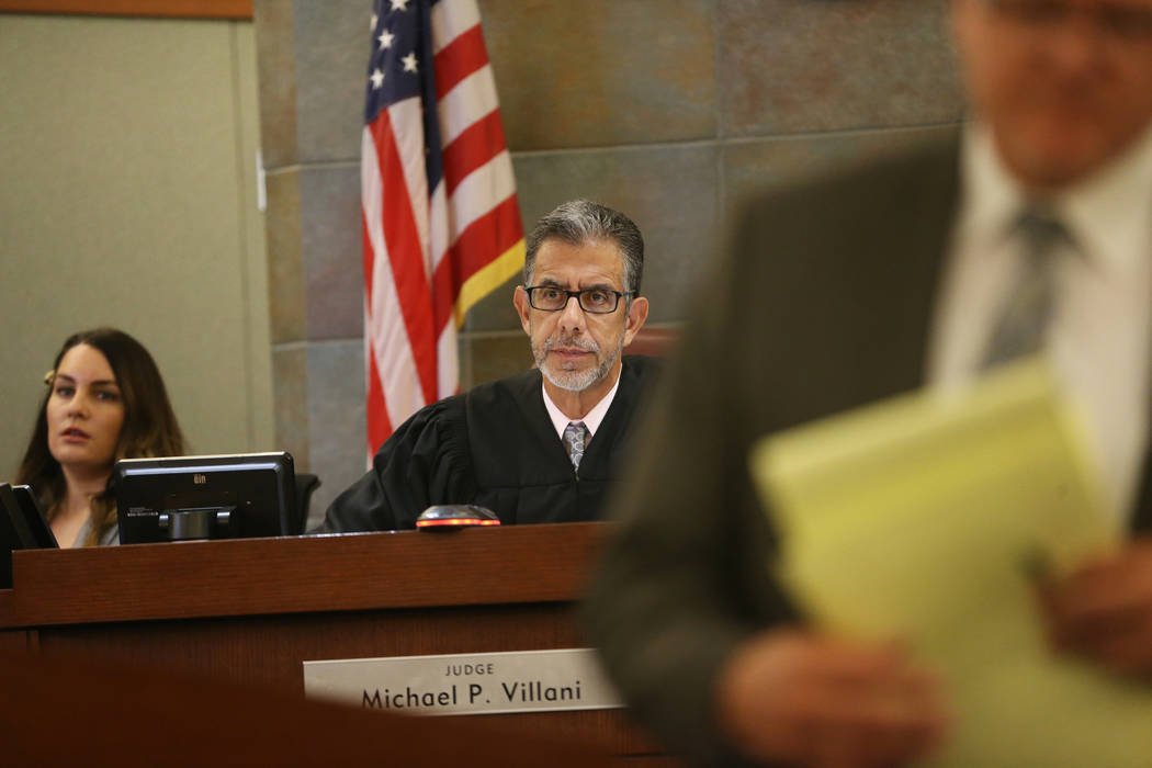 El juez de distrito Michael Villani escucha en el caso del Estado de Nevada contra Weslie Marti ...