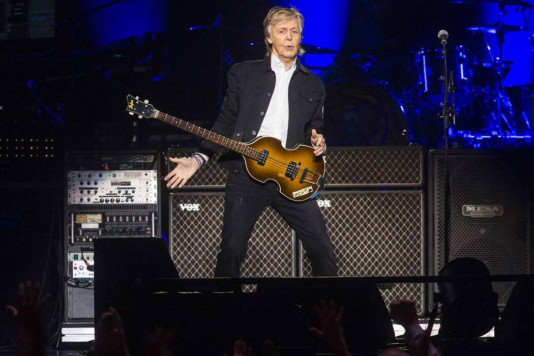 Paul McCartney se presenta en T-Mobile Arena en Las Vegas el viernes 28 de junio de 2019. McCar ...